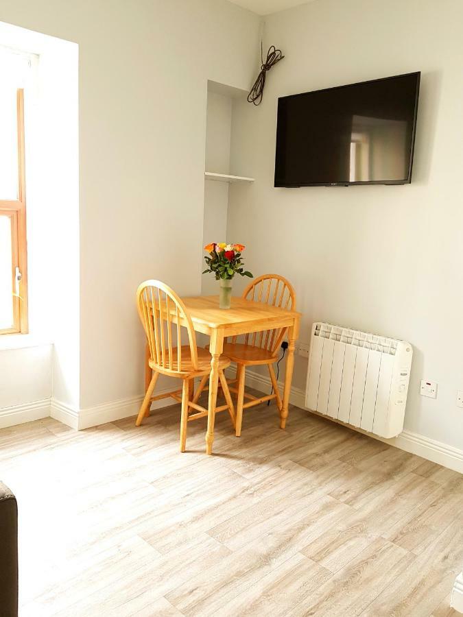 Townhouse In Centre Of Apartment *