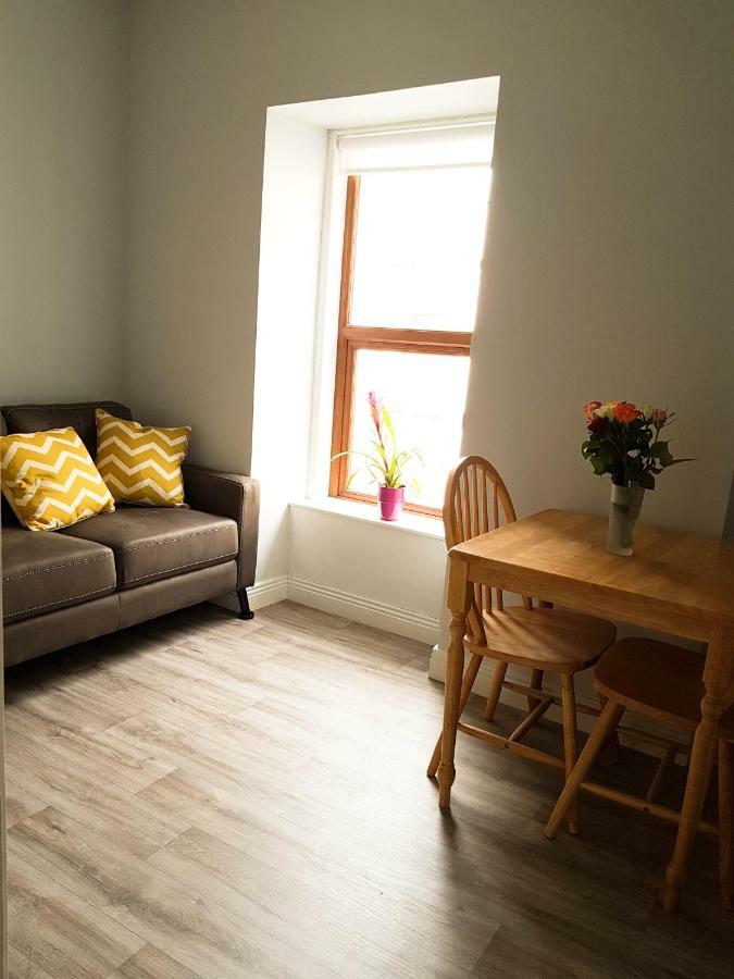 Townhouse In Centre Of Apartment *